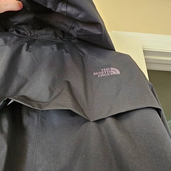 The North Face Dry Vent Jacket with hood - Picture 8 of 10